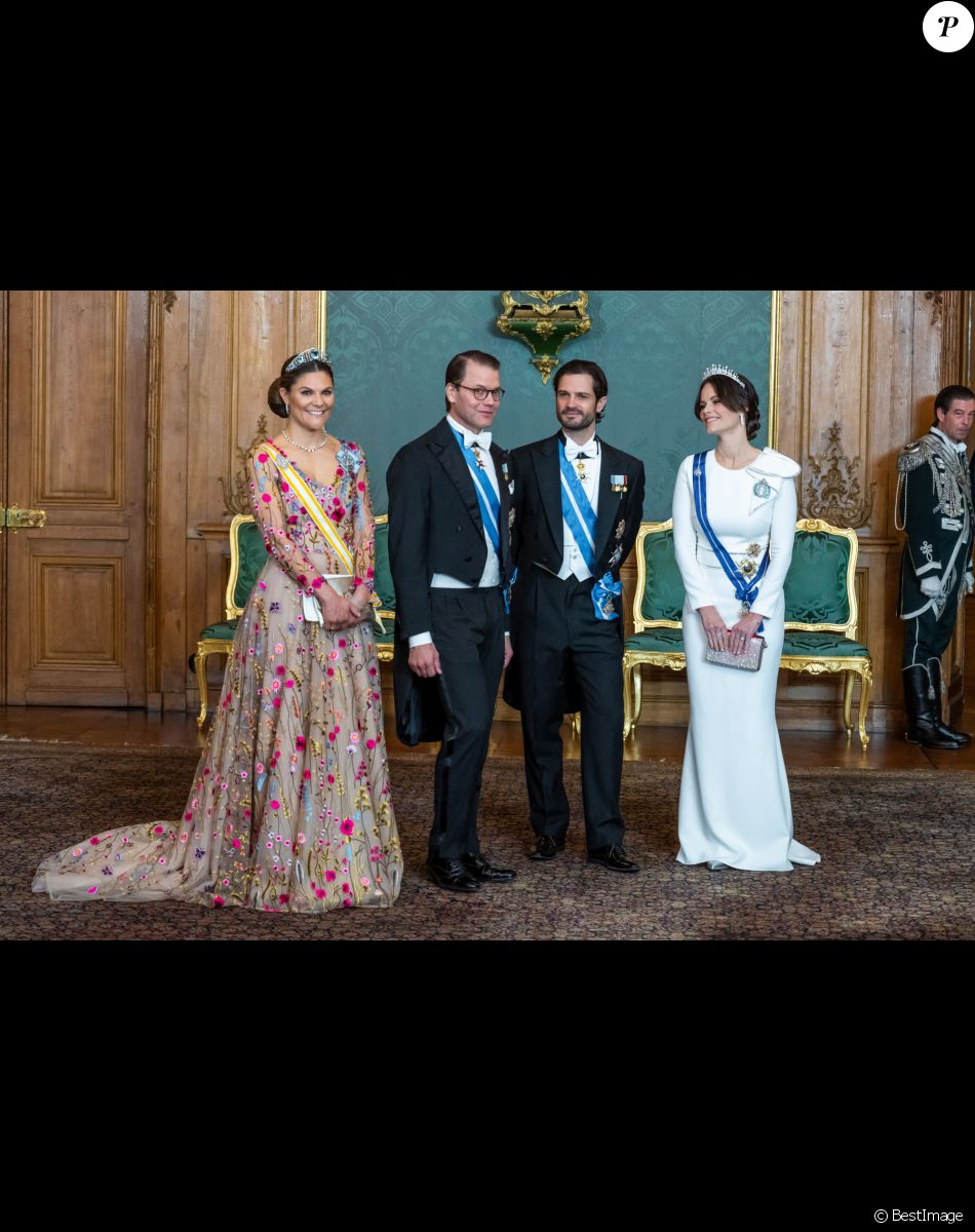 La princesse Victoria de Suède, le prince Daniel, le prince Carl Philip, la princesse Sofia lors du dîner d'état au palais royal à Stockholm pour la visite en Suède du couple royal d'Espagne le 24 novembre 2021.