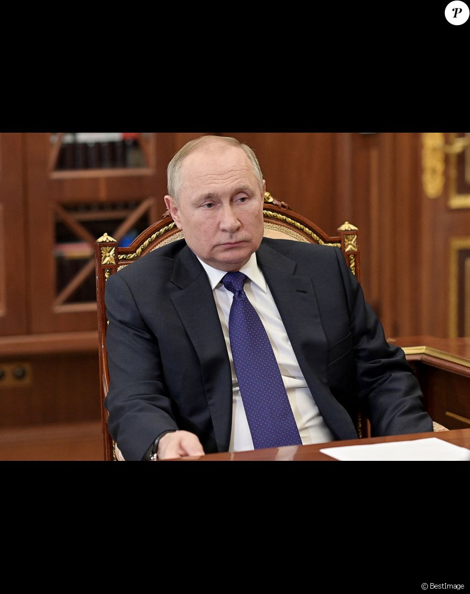 Vladimir Poutine Une célèbre actrice lui fait un doigt d'honneur en