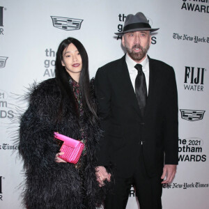 Nicolas Cage bientôt papa pour la troisième fois - Nicolas Cage et sa femme Riko au photocall de la soirée de remise de prix Gotham Awards à New York le 29 novembre 2021. 