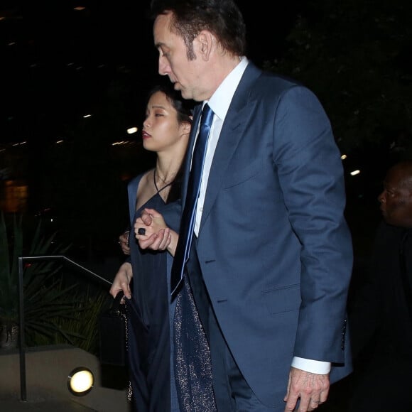 Exclusif - Nicolas Cage et sa femme Riko Shibata arrivent main dans la main à une fête à Los Angeles, le 13 juillet 2021.