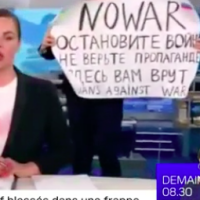 "On vous ment ici" : Une femme interrompt le JT le plus regardé en Russie pour dénoncer "la propagande"