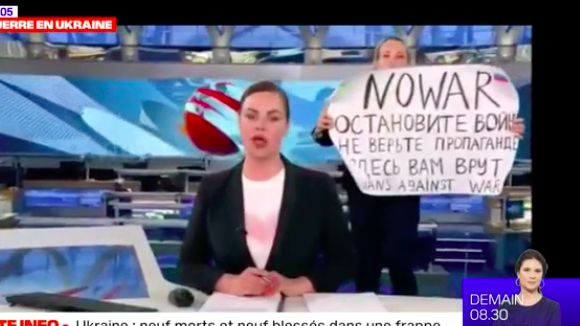 "On vous ment ici" : Une femme interrompt le JT le plus regardé en Russie pour dénoncer "la propagande"