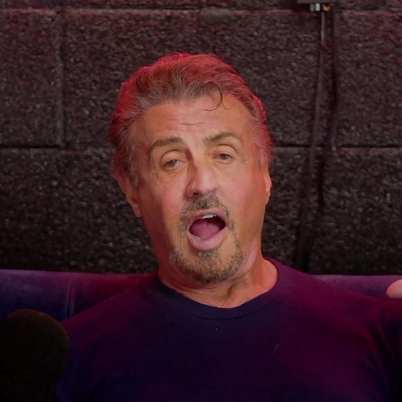 Capture d'écran de l'interview de Sylvester Stallone réalisée par ses filles Sophia et Sistine Stallone sur leur Podcast "UNWAXED". 