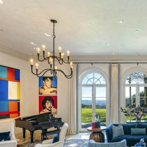 Adele achète le manoir de Sylvester Stallone pour 58 millions de dollars.