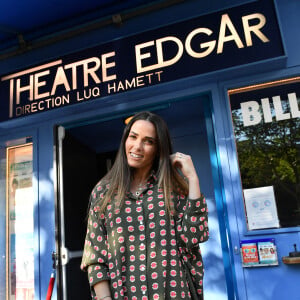 Exclusif - Capucine Anav - Filage de la pièce de théâtre " Le Switch" au théâtre Edgar à Paris le 25 septembre 2021. Pièce qui se joue dès le 28 septembre 2021 et pour 90 représentations. Après plus de dix ans, Line et Lise découvrent que Philippe est le mari de l’une et l’amant de l’autre. Elles en parlent toutes les deux dans un réflexe de solidarité féminine, et décident ensemble de lui faire comprendre qu’il n’a plus à choisir puisqu’elles veulent le quitter. Mais avant de se séparer de leur mari et amant, désireuses de découvrir ce qu’il peut bien offrir à l’autre qu’elles n’ont pas, elles décident d’exiger ces faveurs inconnues. Voici Philippe contraint d’effectuer un Switch pour les satisfaire. Mais ce que peut supporter une femme ne convient pas forcément à une maîtresse et les ardeurs consacrées à une maîtresse peuvent devenir un fardeau pour une femme. C’est l’expérience harassante qu’elles vont subir toutes les deux avec la volonté farouche de Philippe de garder l’une et l’autre. Mais cette expérience n’a qu’un temps et après être revenues à la raison, elles décident chacune de reprendre leur place au plus grand soulagement de Philippe qui pense avoir gagné la partie… Sans le savoir il se prépare à des jours difficiles ! © Veeren / Bestimage  Exclusive - no web en Suisse / Belgique Spinning of the play "The Switch" at the Edgar Theatre in Paris on september 25th 2021 