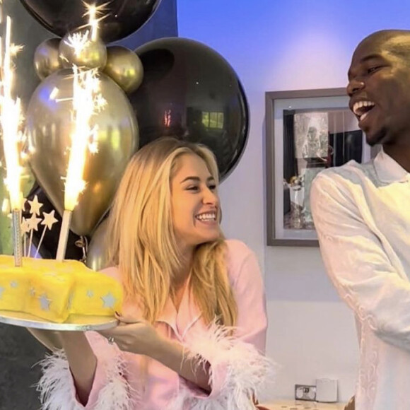 Paul Pogba fête son anniversaire en pyjama, avec son épouse Zulay Pogba et leurs deux garçons. Le 15 mars 2022.