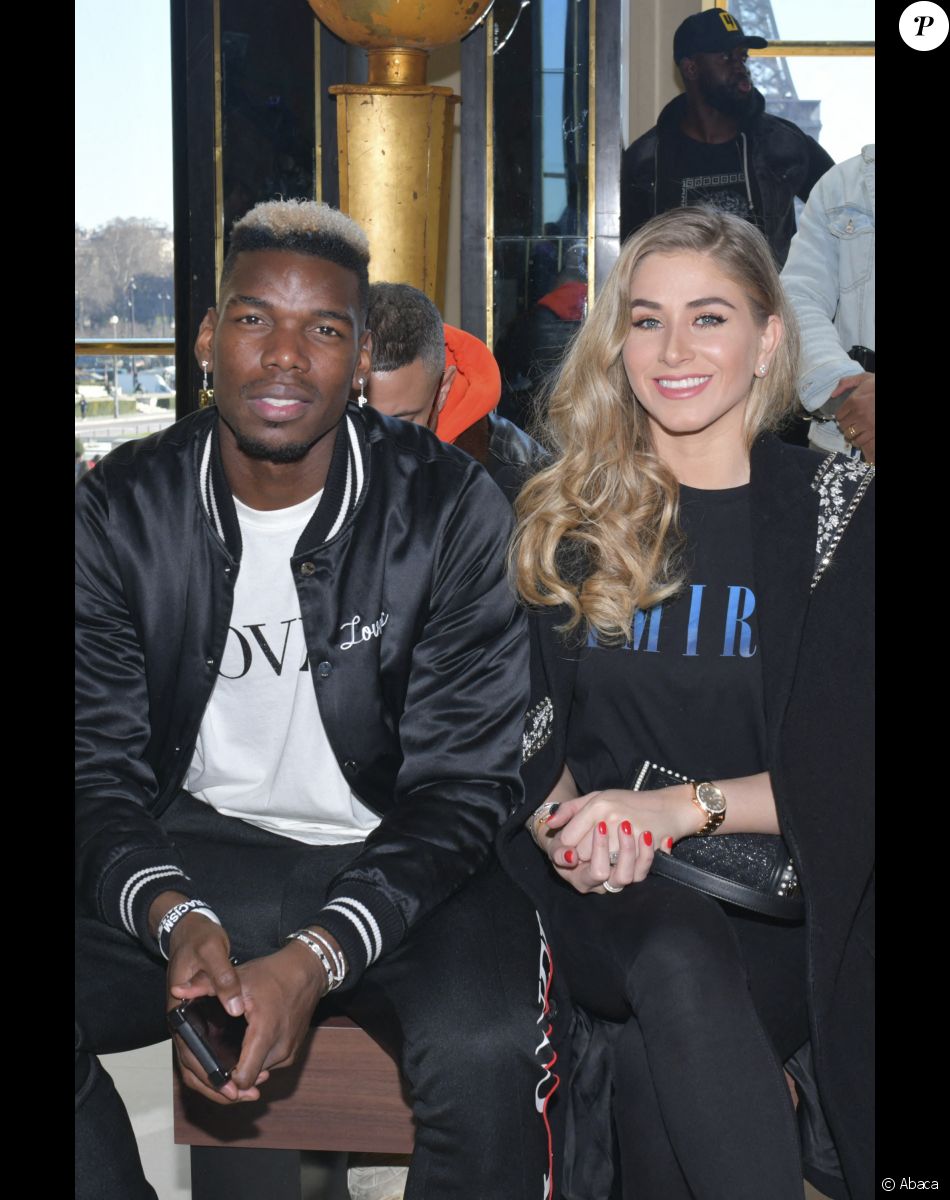 Paul Pogba et sa femme Maria au défilé Amiri lors de la Fashion Week Homme de Paris, automne/hiver 2020-2021 le 16 janvier 2020.