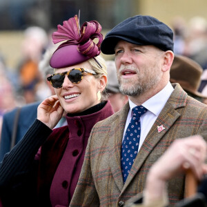 Zara Tindall et son mari Mike assistent au premier jour de la célèbre course de chevaux du festival de Cheltenham.