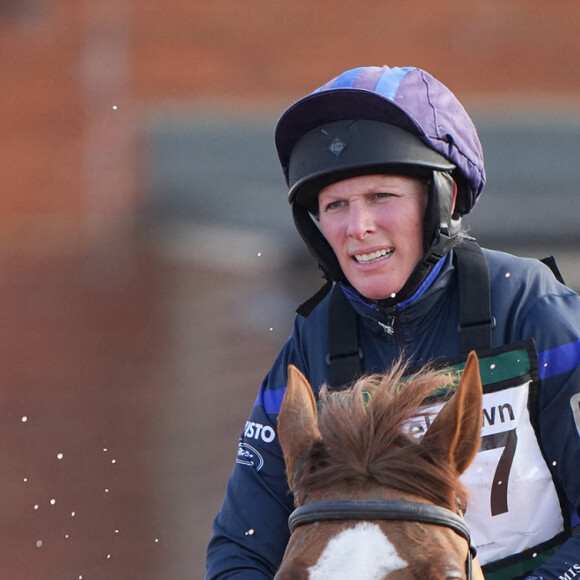 Zara Tindall participe à la compétition équestre Tweseldown Horse Trials à Odiham le 11 mars 2022.