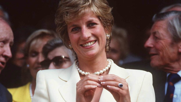 "C'était dur comme du plastique..." : Un photographe fait des révélations sur Lady Diana