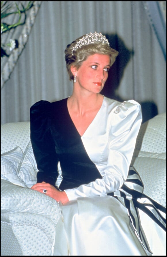 Diana lors de sa visite officielle aux Emirats Arabes Unis en 1986.