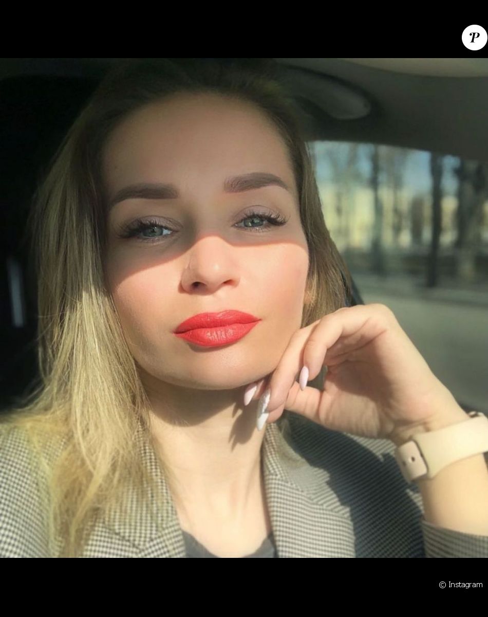 Marina Ovsyannikova, productrice de télévision russe, qui a fait irruption durant le JT le plus regardé de Russie. Image provenant d'un compte Instagram à son nom