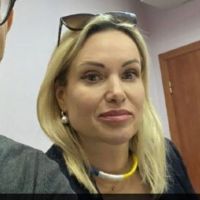 Marina Ovsyannikova : Celle qui a défié Poutine libérée, mais passible d'une lourde peine de prison...