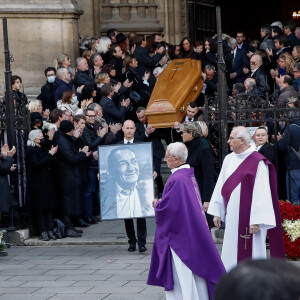 Sortie du cercueil - Sorties des obsèques de Jean-Pierre Pernaut en la Basilique Sainte-Clotilde à Paris, France le 9 mars 2022. © Aurelien Morissard/Panoramic/Bestimage