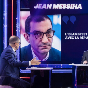 Exclusif - Jean Messiah, Cyril Hanouna, Marine Le Pen sur le plateau de l'émission "Face à Baba" diffusée en direct sur C8 le 16 mars 2022.