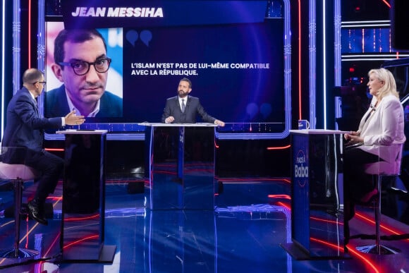 Exclusif - Jean Messiah, Cyril Hanouna, Marine Le Pen sur le plateau de l'émission "Face à Baba" diffusée en direct sur C8 le 16 mars 2022.