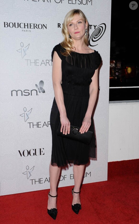 Kirsten Dunst avait joué la carte de la sobriété dans une robe noire un peu vieillote, lors du gala de charité The Art of Elysium's le 16 janvier 2010 à Los Angeles