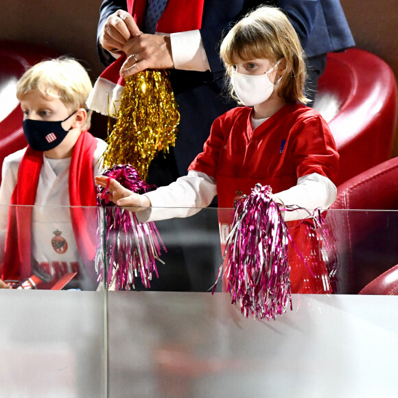 Le prince Albert II de Monaco et ses enfants, le prince héréditaire Jacques et la princesse Gabriella, ont assisté à la victoire de la Roca Team durant la rencontre de basket qui l'a opposée à Fenerbahce en Euroleague, au stade Louis II, le 25 février 2022. © Bruno Bebert/Bestimage