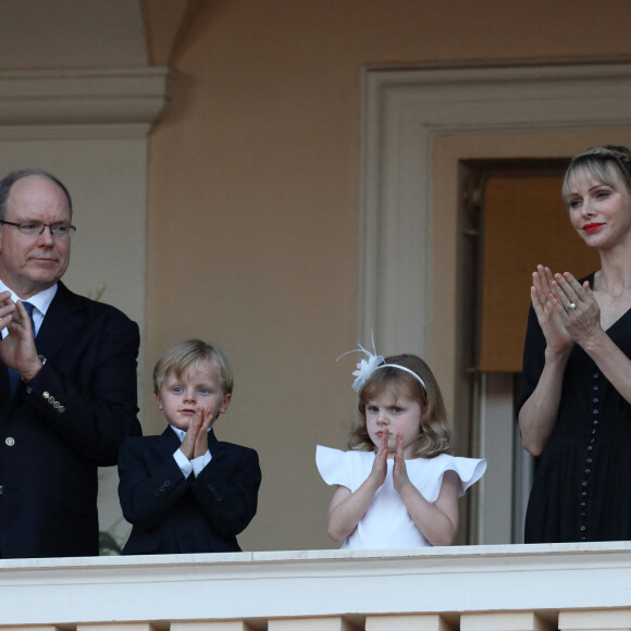 Le prince Albert II de Monaco, le prince Jacques, la princesse Gabriella, la princesse Charlène - La famille princière de Monaco assiste au feu de la Saint Jean dans la cours du palais princier à Monaco le 23 juin 2020. © Jean-Charles Vinaj / Pool Monaco / Bestimage