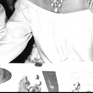 Le prince Albert de Monaco et sa mère, la princesse Grace, à la soirée de gala de la Croix Rouge en 1977.