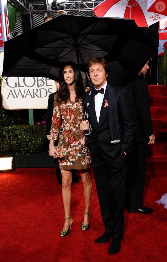 Paul McCartney et la sublime Nancy Shevell étaient au top du glamourlors de la cérémonie des Golden Globes le 17 janvier 2010 à Los Angeles