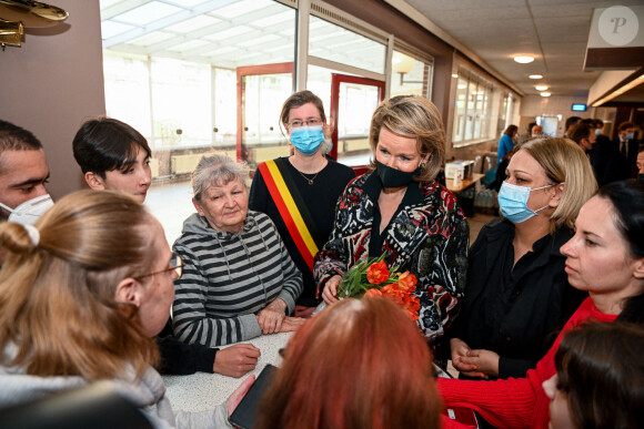 Le roi Philippe de Belgique et la reine Mathilde visitent le centre d'accueil d'urgence mis en place par la FEDASIL pour les réfugiés ukrainiens qui n'ont pas de logement en Belgique le 9 mars 2022. © Frederic Andrieu / Bestimage 