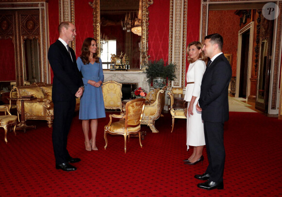Le prince William, duc de Cambridge, et Kate Middleton, duchesse de Cambridge, reçoivent le président d'Ukraine, Volodymyr Zelensky et sa femme Olena à Buckingham Palace à Londres, le 7 octobre 2020. 