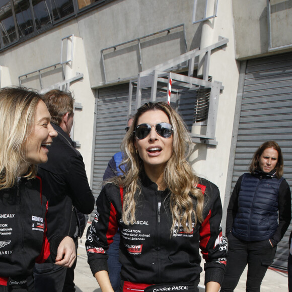 Caroline Vigneaux et Candice Pascal - 3e édition du challenge automobile "Talon Piste, Woman Charity Racing Challenge" au Circuit Bugatti du Mans. Le 20 mars 2022. © Denis Guignebourg / Bestimage