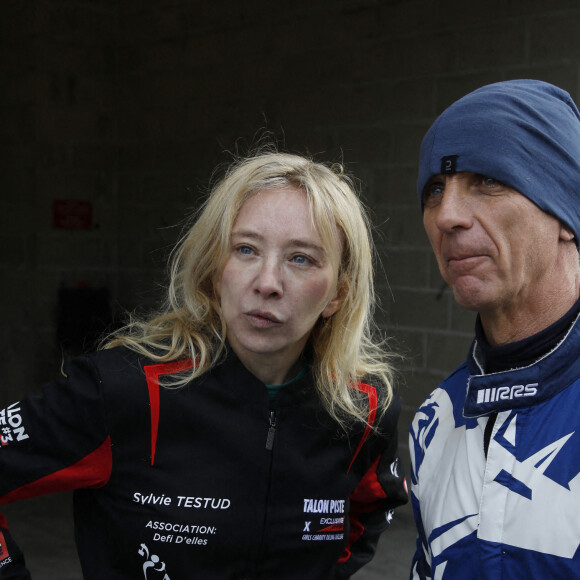 Sylvie Testud et François Delecour - 3e édition du challenge automobile "Talon Piste, Woman Charity Racing Challenge" au Circuit Bugatti du Mans. Le 20 mars 2022. © Denis Guignebourg / Bestimage