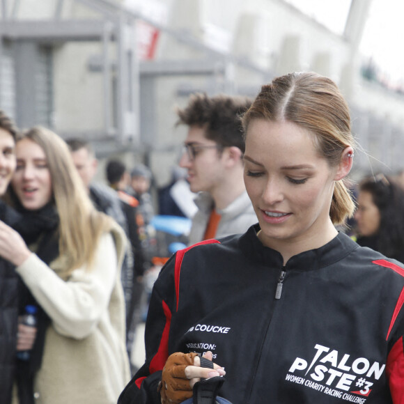 Maëva Coucke - 3e édition du challenge automobile "Talon Piste, Woman Charity Racing Challenge" au Circuit Bugatti du Mans. Le 20 mars 2022. © Denis Guignebourg / Bestimage
