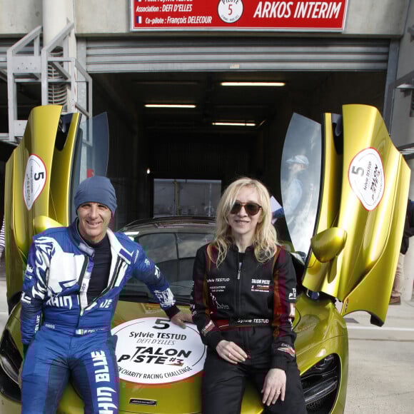 Sylvie Testud et François Delecour - 3e édition du challenge automobile "Talon Piste, Woman Charity Racing Challenge" au Circuit Bugatti du Mans. Le 20 mars 2022. © Denis Guignebourg / Bestimage