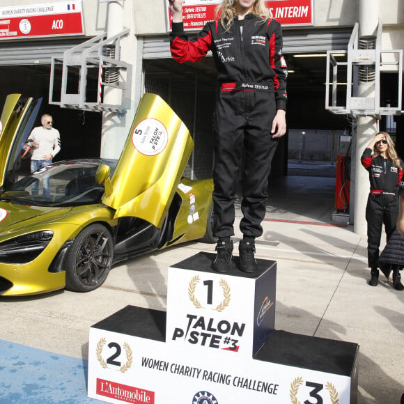 Sylvie Testud - 3e édition du challenge automobile "Talon Piste, Woman Charity Racing Challenge" au Circuit Bugatti du Mans. Le 20 mars 2022. © Denis Guignebourg / Bestimage