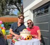 Chris Carmack a partagé la grossesse de sa femme ce lundi avec les photos d'une fête au soleil dans son jardin. @ Instagram / Chris Carmack