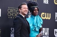 Joshua Jackson : Mari comblé au côté de Jodie Turner-Smith, entièrement nue