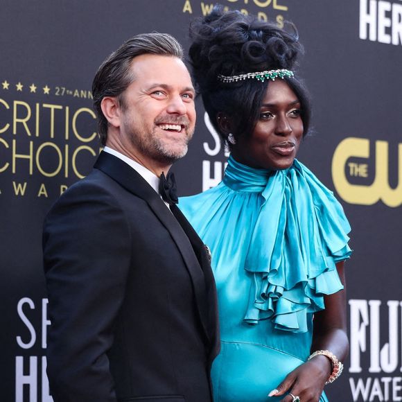 Joshua Jackson et Jodie Turner-Smith assistent à la 27ème édition des Critics Choice Awards à Los Angeles.