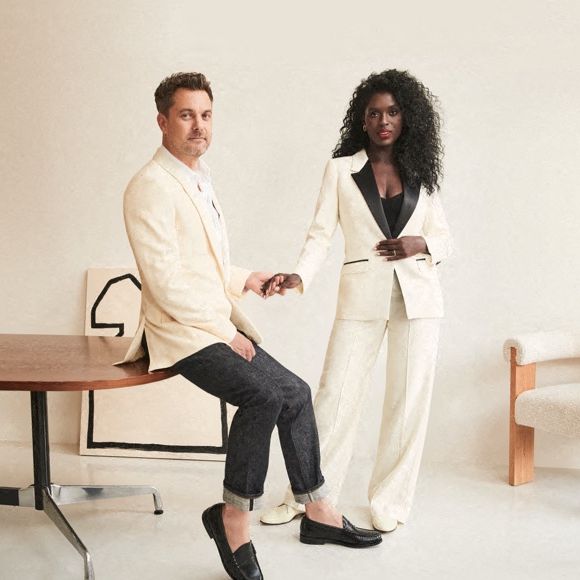 Joshua Jackson et Jodie Turner-Smith posent sur la campagne des fêtes de fin d'année 2021 de la marque J. Crew.