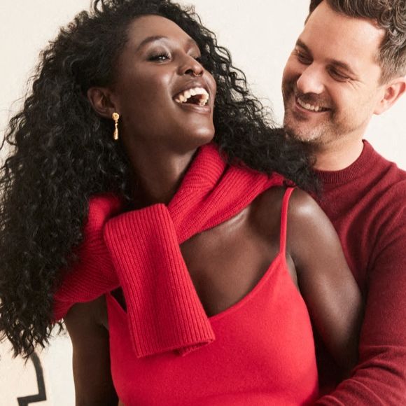 Joshua Jackson et Jodie Turner-Smith posent sur la campagne des fêtes de fin d'année 2021 de la marque J. Crew.