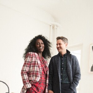 Joshua Jackson et Jodie Turner-Smith posent sur la campagne des fêtes de fin d'année 2021 de la marque J. Crew.
