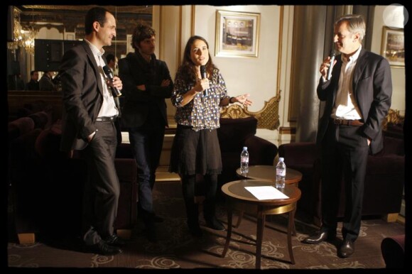 Mazarine Pingeot, accompagnée de son producteur Bernard de la Villardière présentent son émission "Le café" à Paris (19 janvier 2010 - Paris)