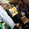 Barack Obama et sa famille ont distribué des plats au plus nécessiteux à Washington le 18 janvier 2010