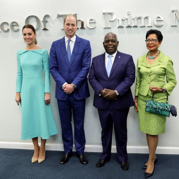 Catherine Kate Middleton, le prince William, Philip Davis, le premier ministre des Bahamas et sa femme Ann-Marie - Le duc et la duchesse de Cambridge rencontrent Philip Davis, le premier ministre des Bahamas, dans le cadre de leur voyage dans les Caraïbes le 24 mars 2022 