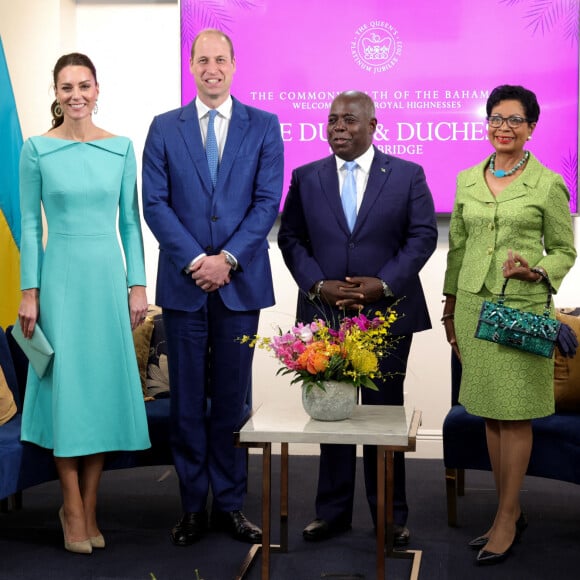 Catherine Kate Middleton, le prince William, Philip Davis, le premier ministre des Bahamas et sa femme Ann-Marie - Le duc et la duchesse de Cambridge rencontrent Philip Davis, le premier ministre des Bahamas, dans le cadre de leur voyage dans les Caraïbes le 24 mars 2022 