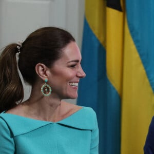 Catherine Kate Middleton et le prince William - Le duc et la duchesse de Cambridge rencontrent Philip Davis, le premier ministre des Bahamas, dans le cadre de leur voyage dans les Caraïbes le 24 mars 2022 