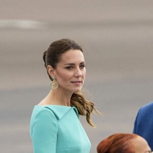 Le prince William, duc de Cambridge, et Catherine (Kate) Middleton, duchesse de Cambridge, arrivent aux Bahamas, dernière tape de leur voyage officiel dans les Caraïbes. Nassau, le 24 mars 2022. 