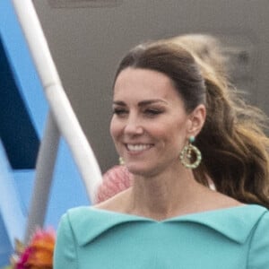 Le prince William, duc de Cambridge, et Catherine (Kate) Middleton, duchesse de Cambridge, arrivent aux Bahamas, dernière tape de leur voyage officiel dans les Caraïbes. Nassau, le 24 mars 2022. 