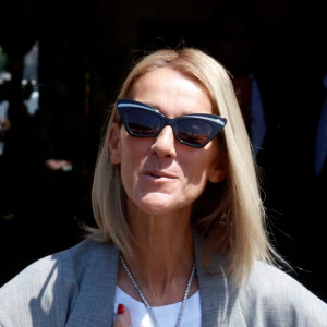 Celine Dion à la sortie de l'hôtel de Crillon à Paris pendant la fashion week Haute-Couture automne-hiver 2019/2020 le 3 juillet 2019.