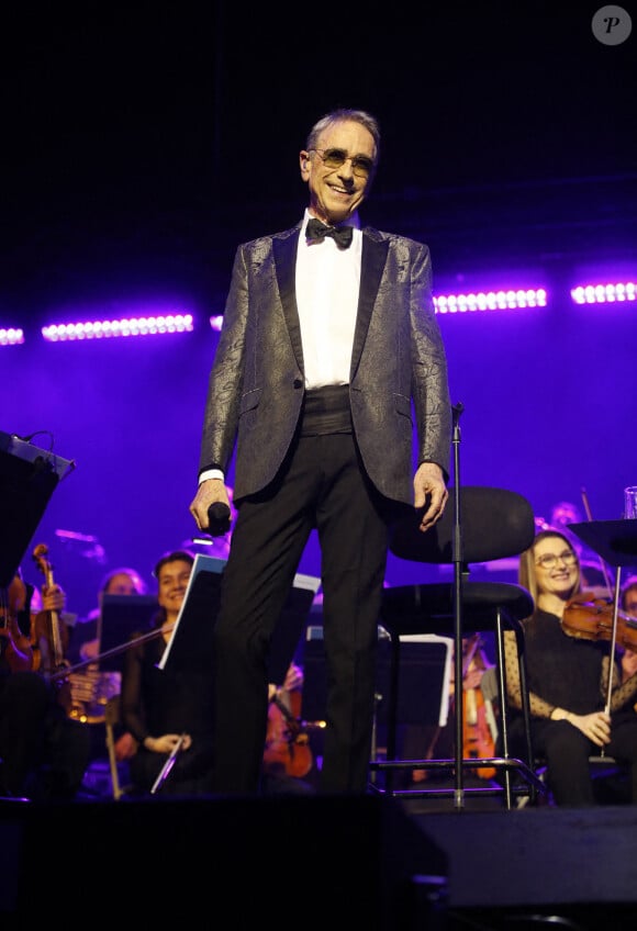 Alain Chamfort "Dandy Symphonique" en concert au Grand Rex à Paris © Denis Guignebourg / Bestimage 