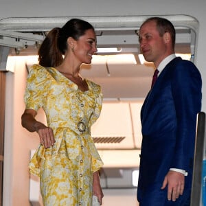 Le prince William, duc de Cambridge, et Catherine (Kate) Middleton, duchesse de Cambridge, quittent les Bahamas depuis l'aéroport international Lynden Pindling. Le 26 mars 2022. 