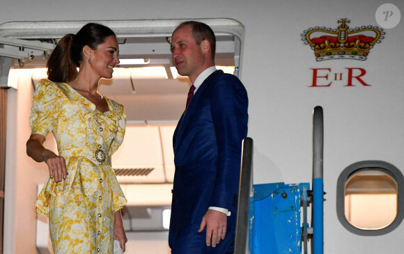 Le prince William, duc de Cambridge, et Catherine (Kate) Middleton, duchesse de Cambridge, quittent les Bahamas depuis l'aéroport international Lynden Pindling. Le 26 mars 2022. 