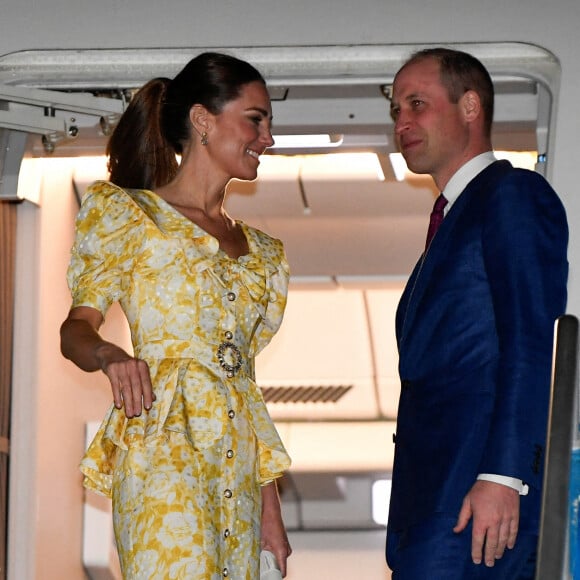 Le prince William, duc de Cambridge, et Catherine (Kate) Middleton, duchesse de Cambridge, quittent les Bahamas depuis l'aéroport international Lynden Pindling. Le 26 mars 2022. 